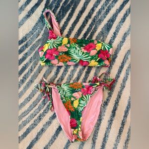 Dippin Daisy bikini top and bottoms - tie on the sides. Size medium